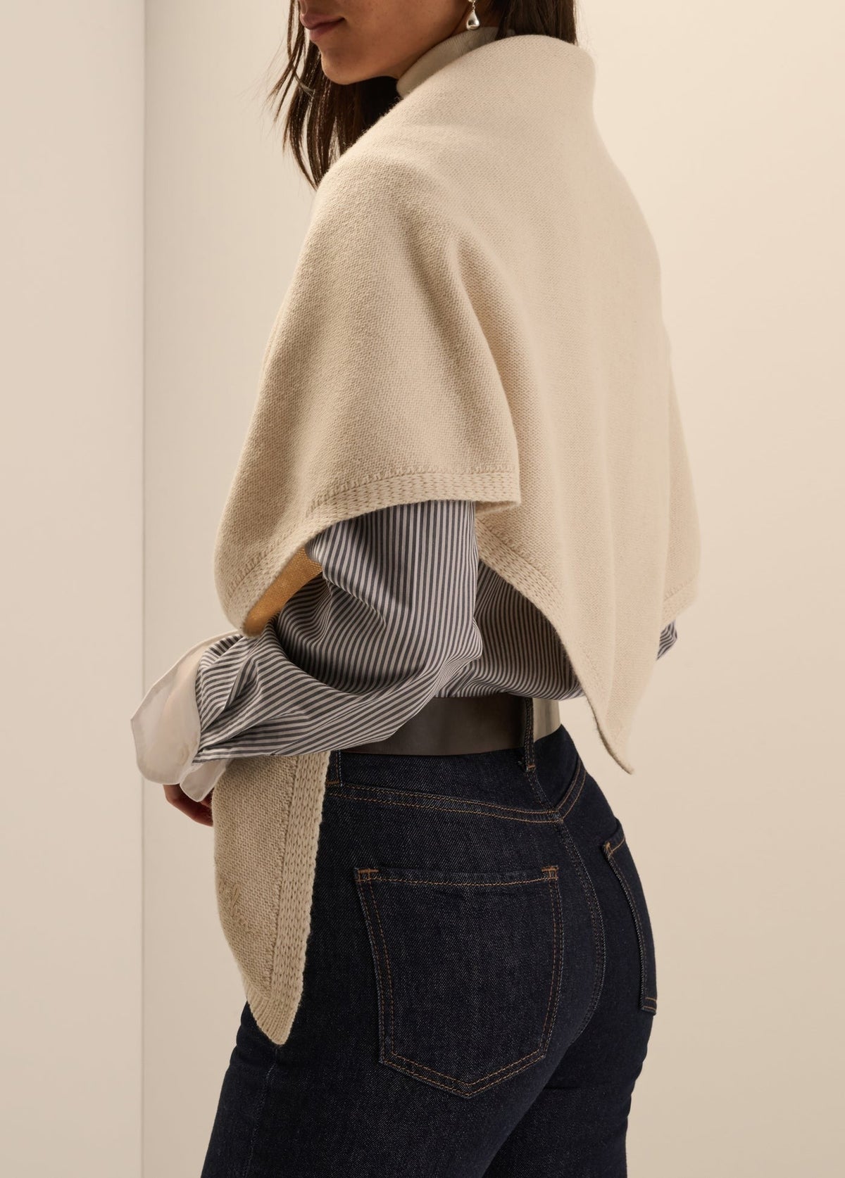 THE OVERSIZED TRIANGLE SCARF