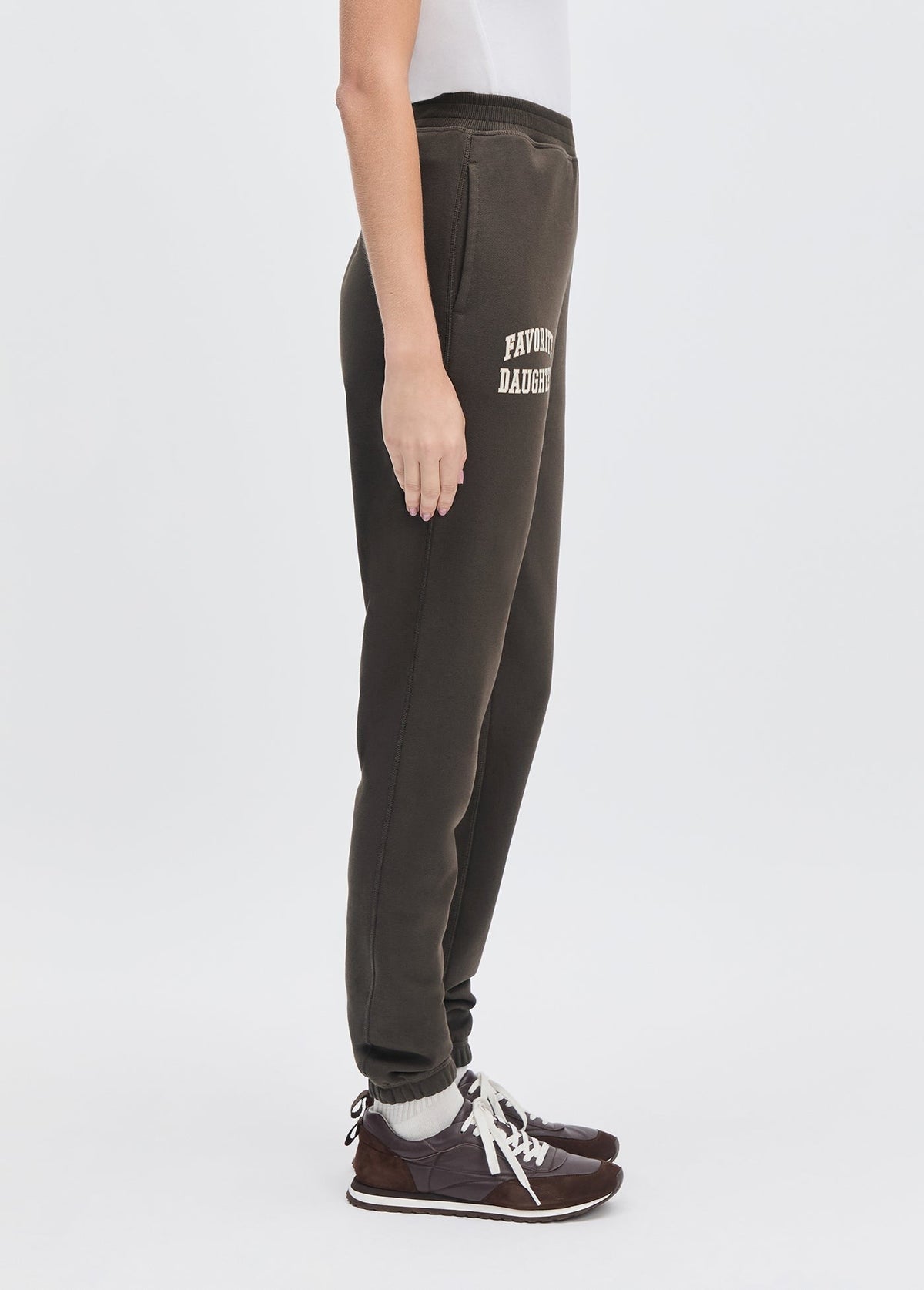THE COLLEGIATE JOGGER