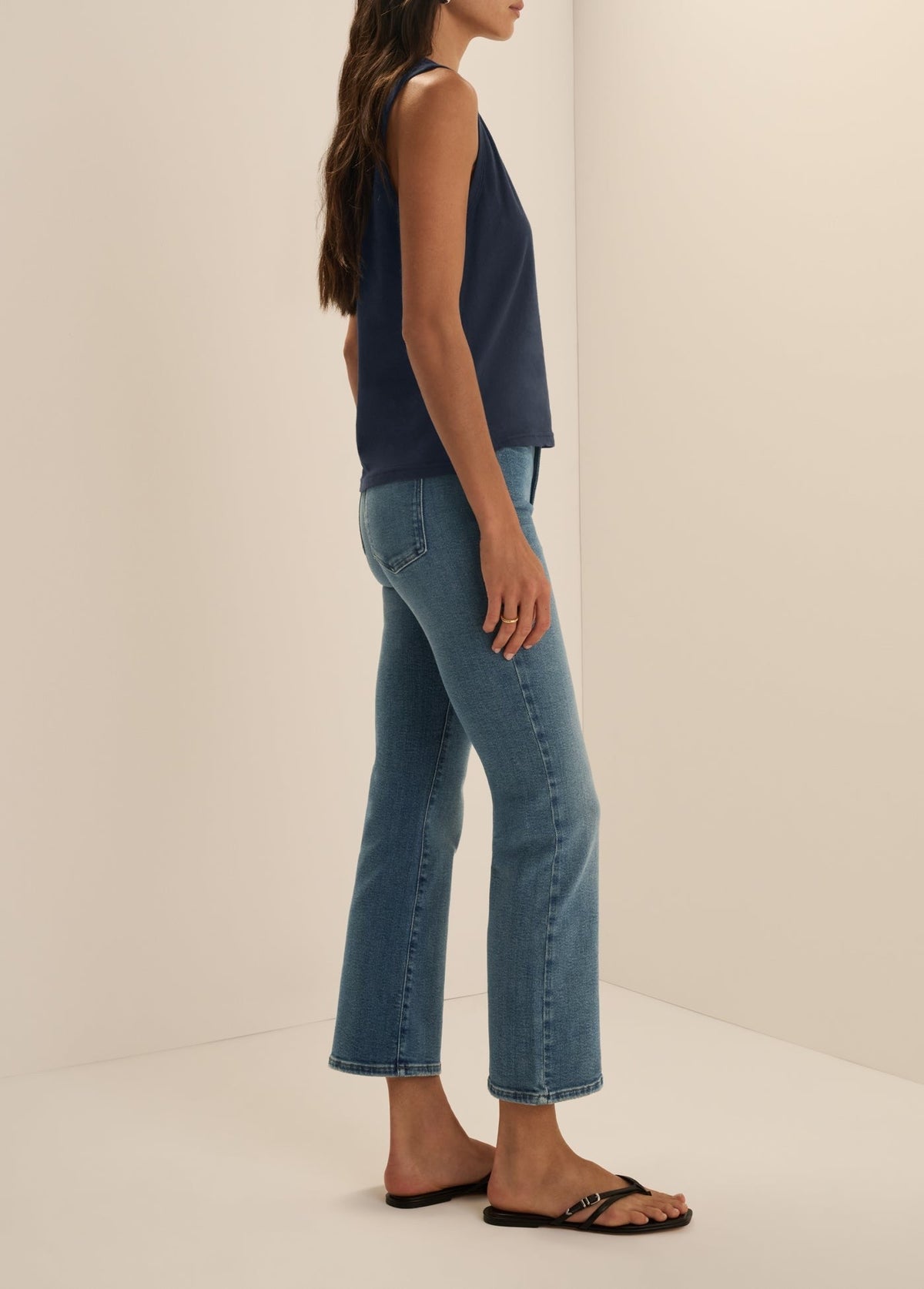 THE ORGANIC EVERYDAY V-NECK TANK