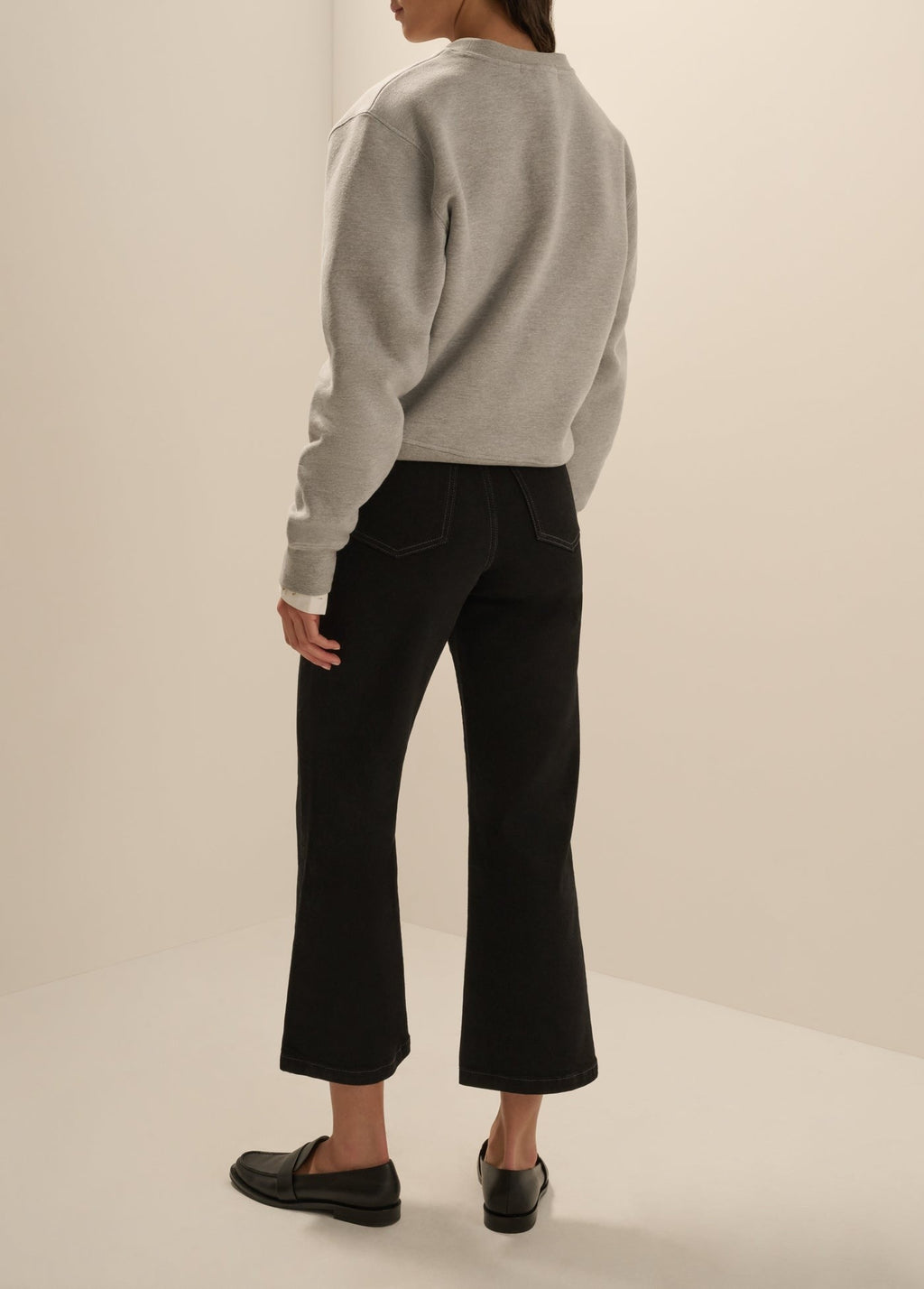 THE CROPPED SIGNATURE SWEATSHIRT