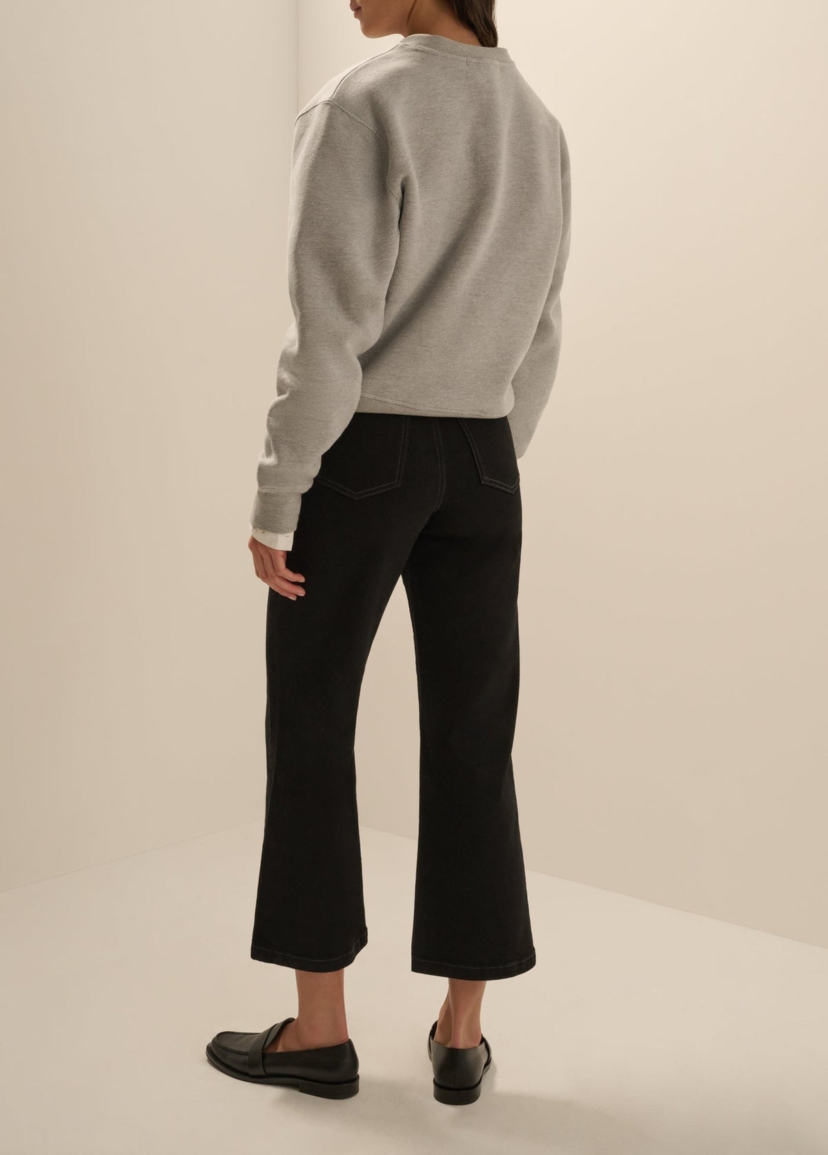 THE CROPPED SIGNATURE SWEATSHIRT
