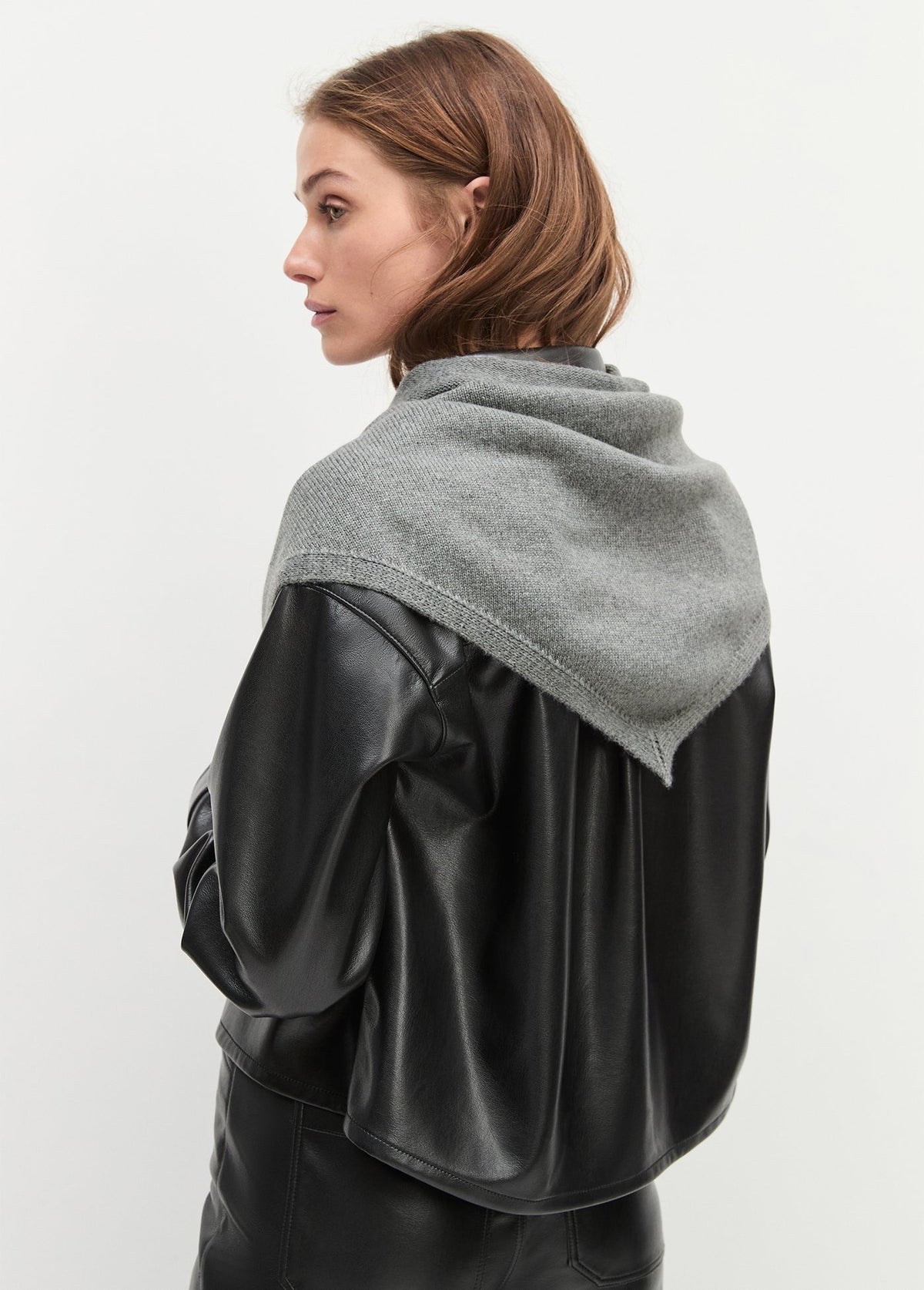 THE TRIANGLE SCARF