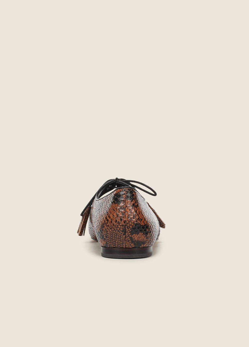 THE LILY TASSEL FLAT