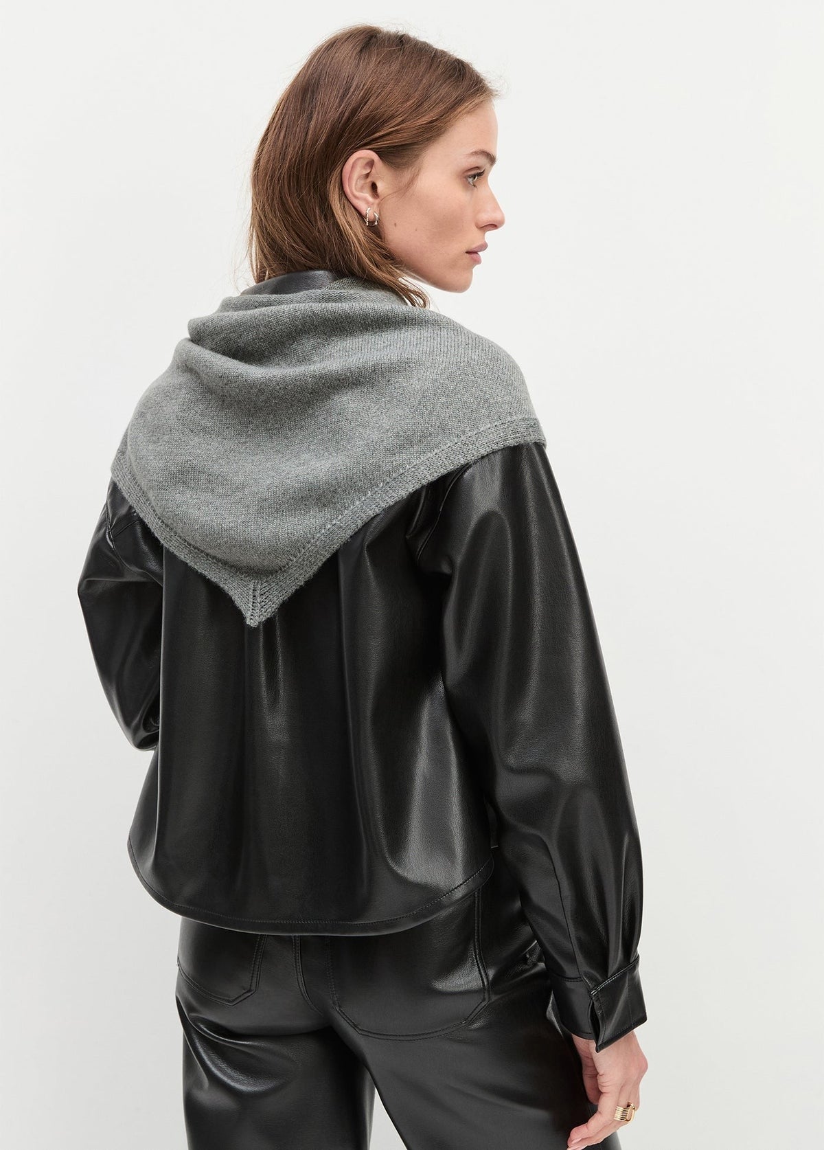 THE TRIANGLE SCARF