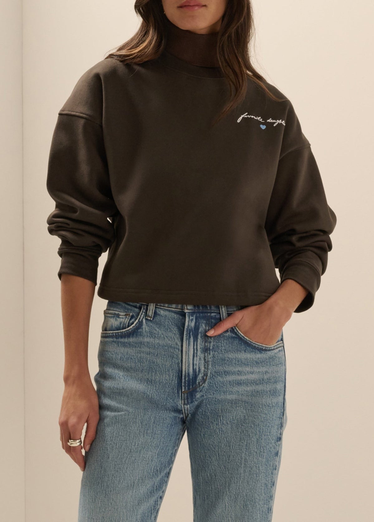 THE CROPPED SIGNATURE SWEATSHIRT