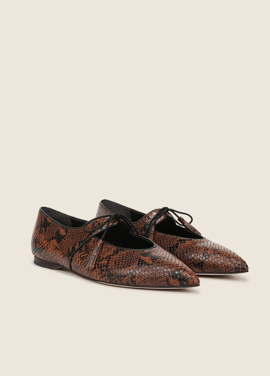 THE LILY TASSEL FLAT