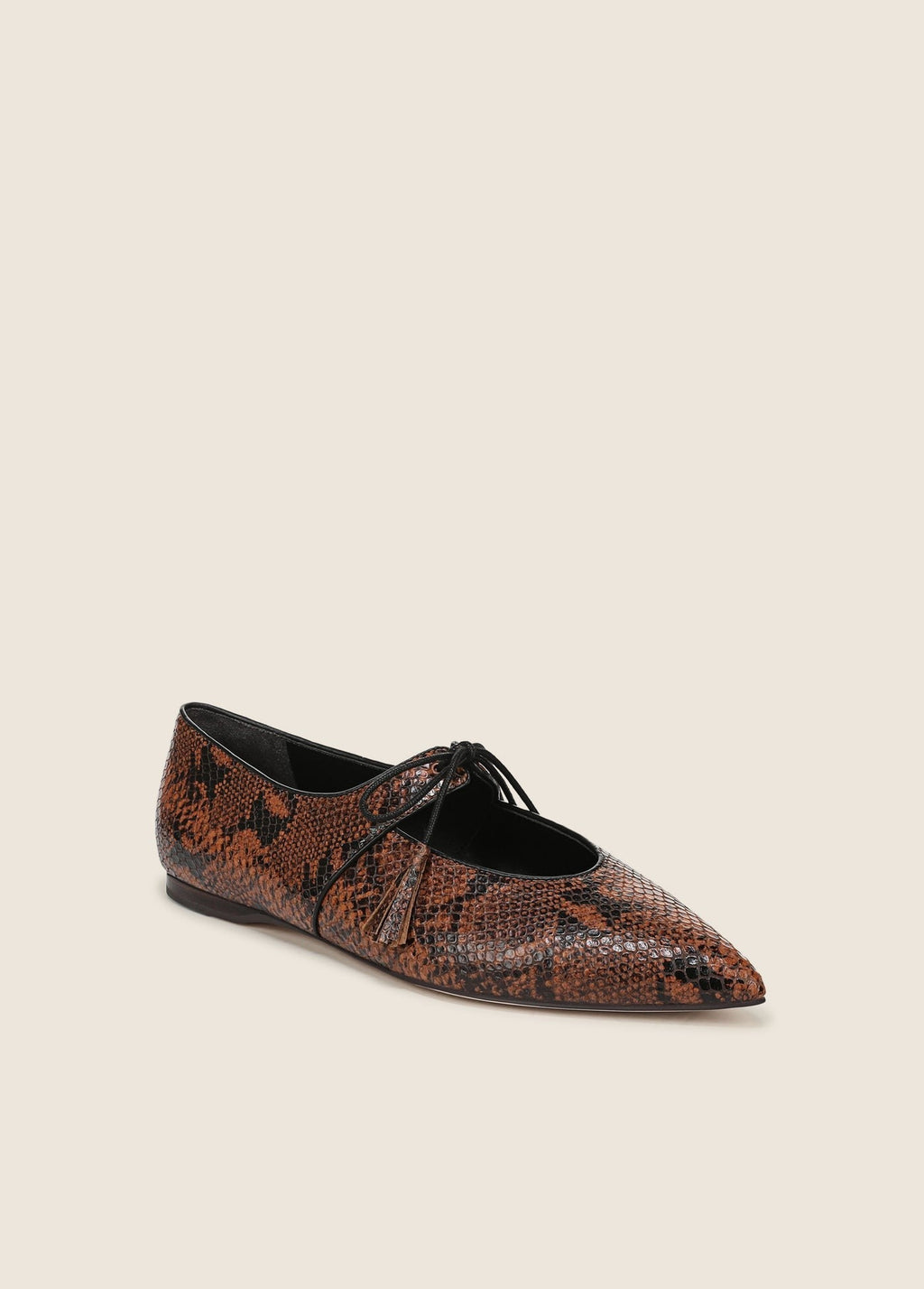 THE LILY TASSEL FLAT