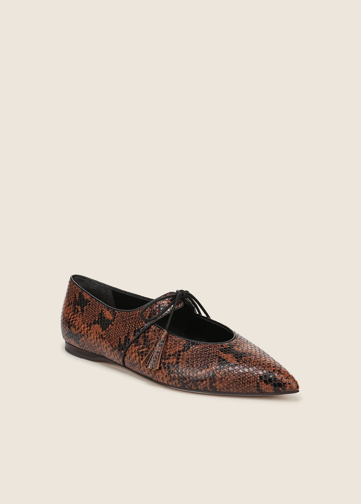THE LILY TASSEL FLAT
